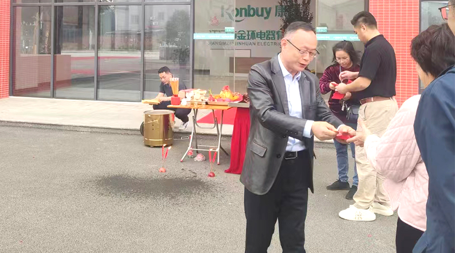 開工好兆頭！金環(huán)電器為全體員工發(fā)放紅包福利！