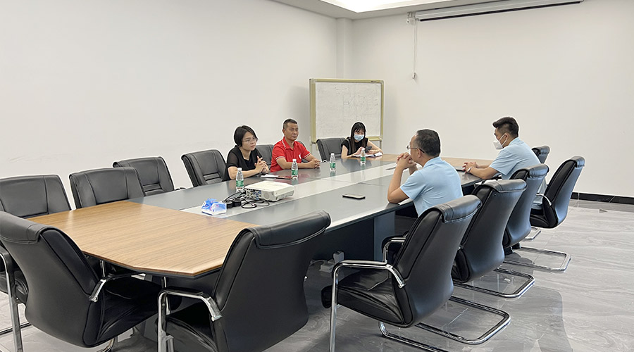 排憂難 提信心！鶴城鎮(zhèn)書記蒞臨金環(huán)電器開展暖企活動