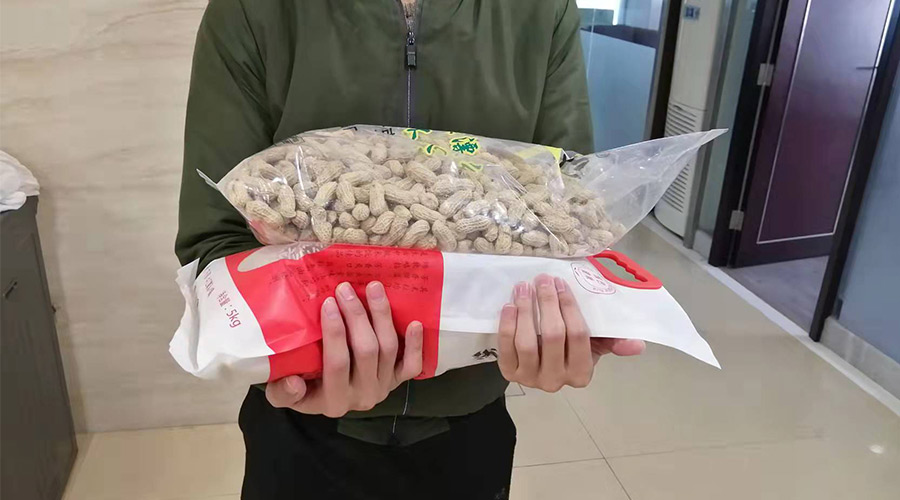 新春關懷 禮滿情暖！金環(huán)電器給員工發(fā)年貨