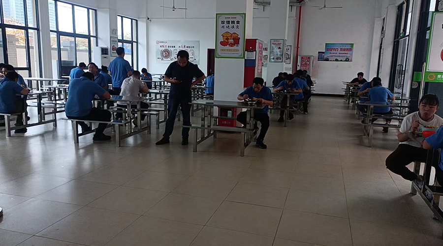 潔凈飯?zhí)檬刈o員工健康，金環(huán)電器夯實生產(chǎn)根基